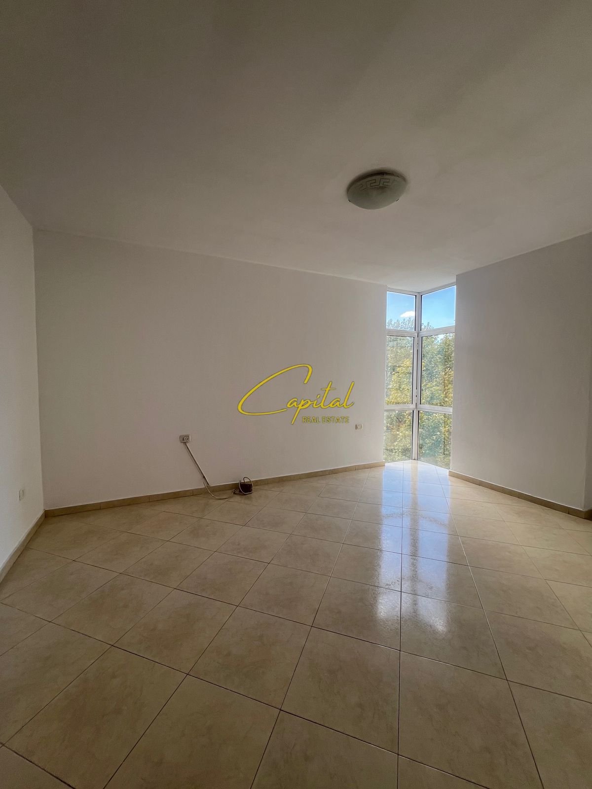 ZYRE ME QERA 140 M2 ISH EKSPOZITA 1000 EURO
