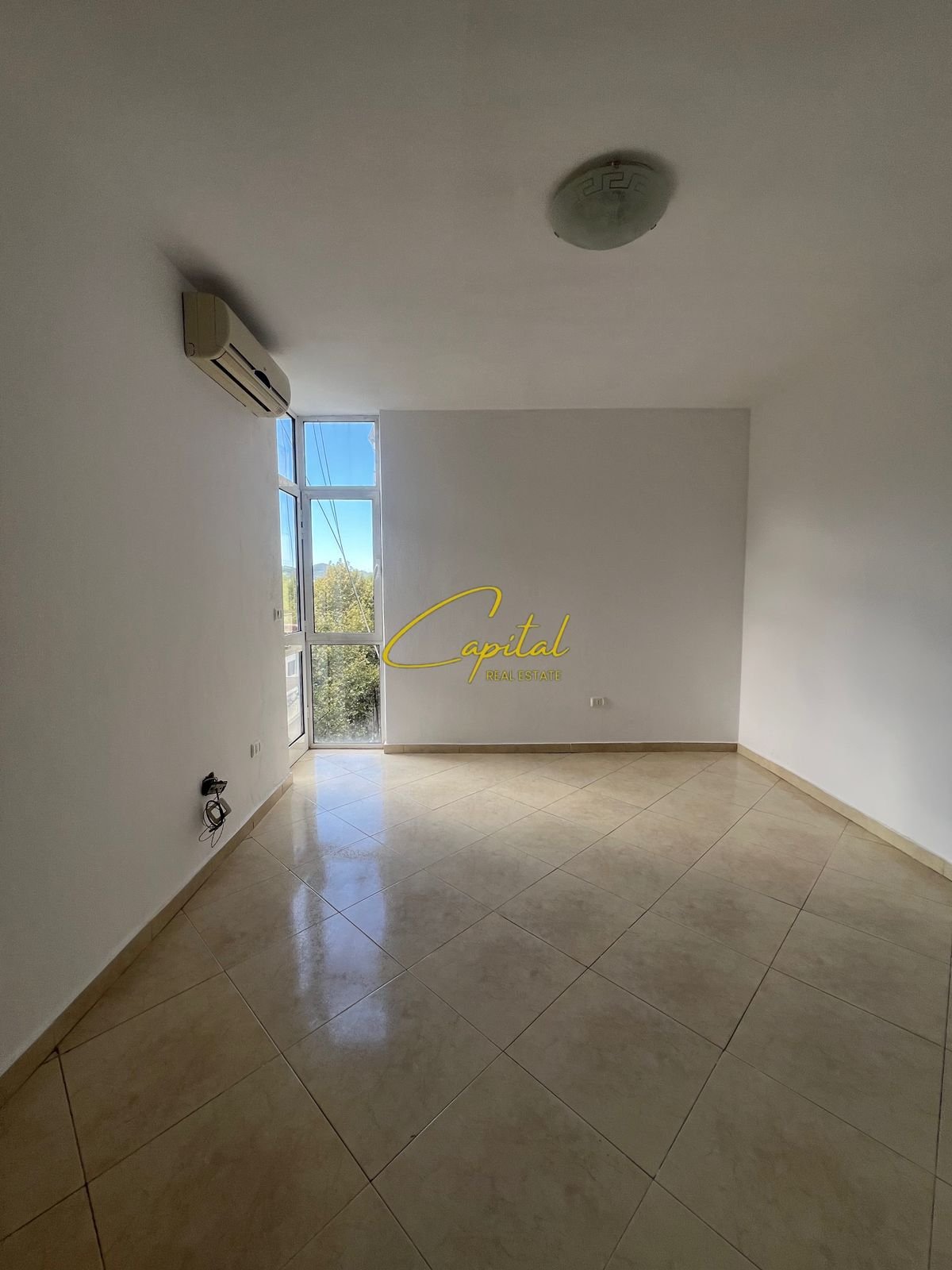 ZYRE ME QERA 140 M2 ISH EKSPOZITA 1000 EURO