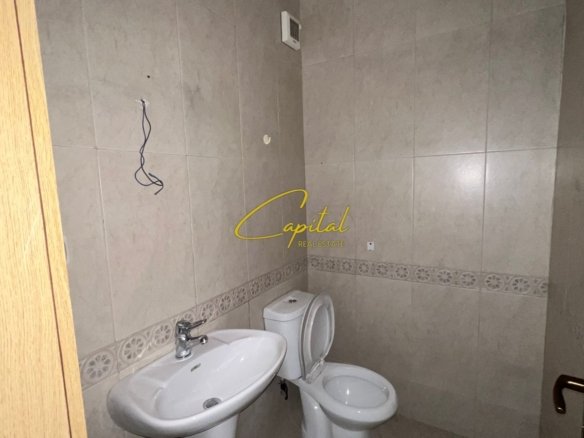 ZYRE ME QERA 140 M2 ISH EKSPOZITA 1000 EURO