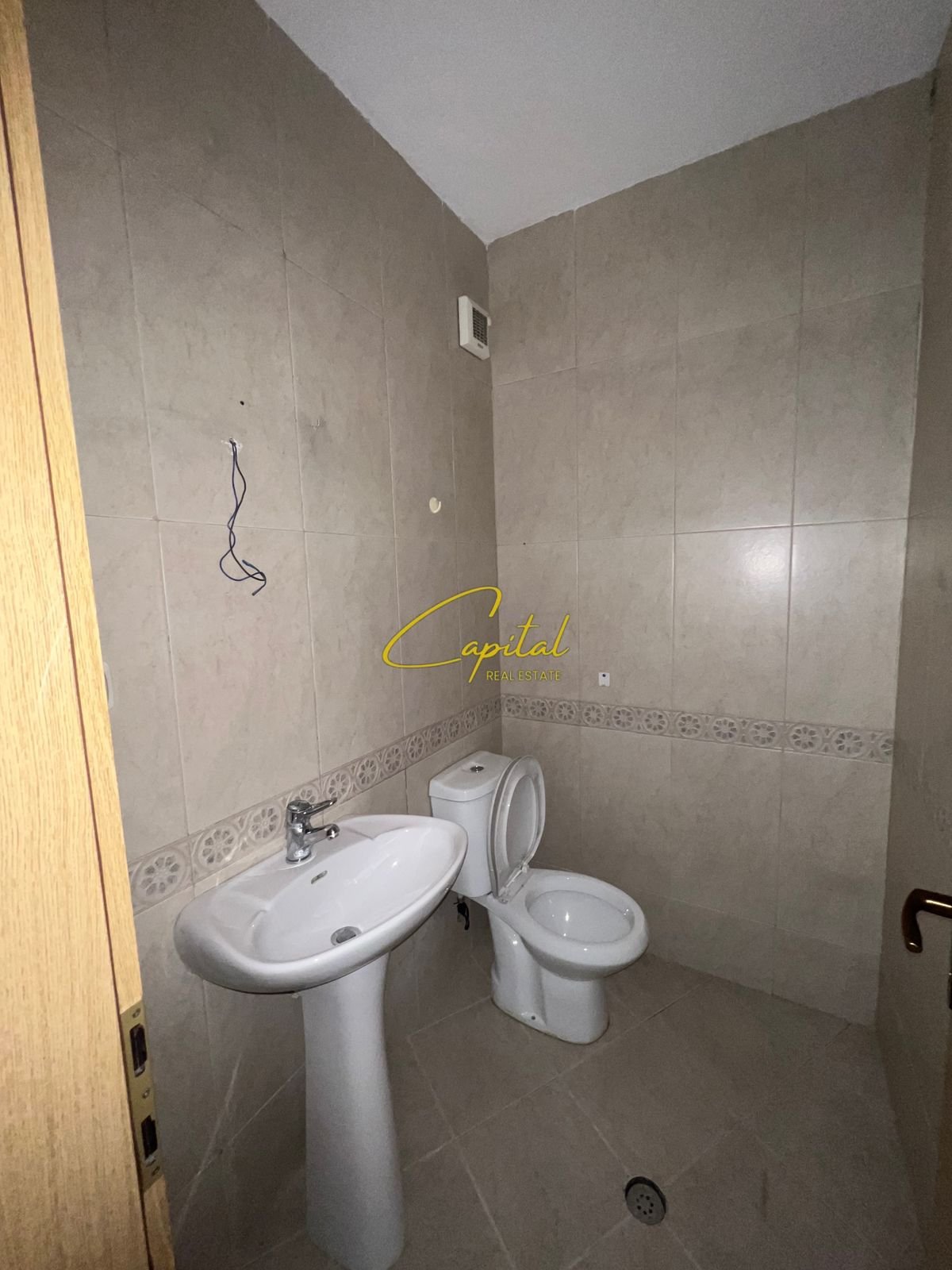 ZYRE ME QERA 140 M2 ISH EKSPOZITA 1000 EURO
