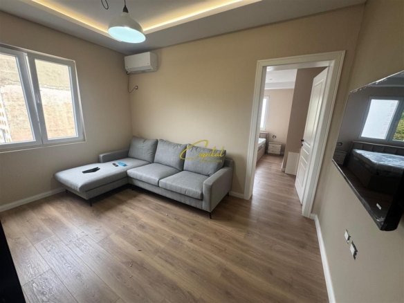 APARTAMENT ME QERA 1+1 ISH STACIONI TRENIT 55.000 LEKE