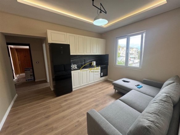 APARTAMENT ME QERA 1+1 ISH STACIONI TRENIT 55.000 LEKE