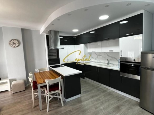 APARTAMENT ME QERA 2+1+2 21 DHJETORI 80.000 LEKE