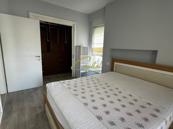 APARTAMENT ME QERA 2+1+2 21 DHJETORI 80.000 LEKE