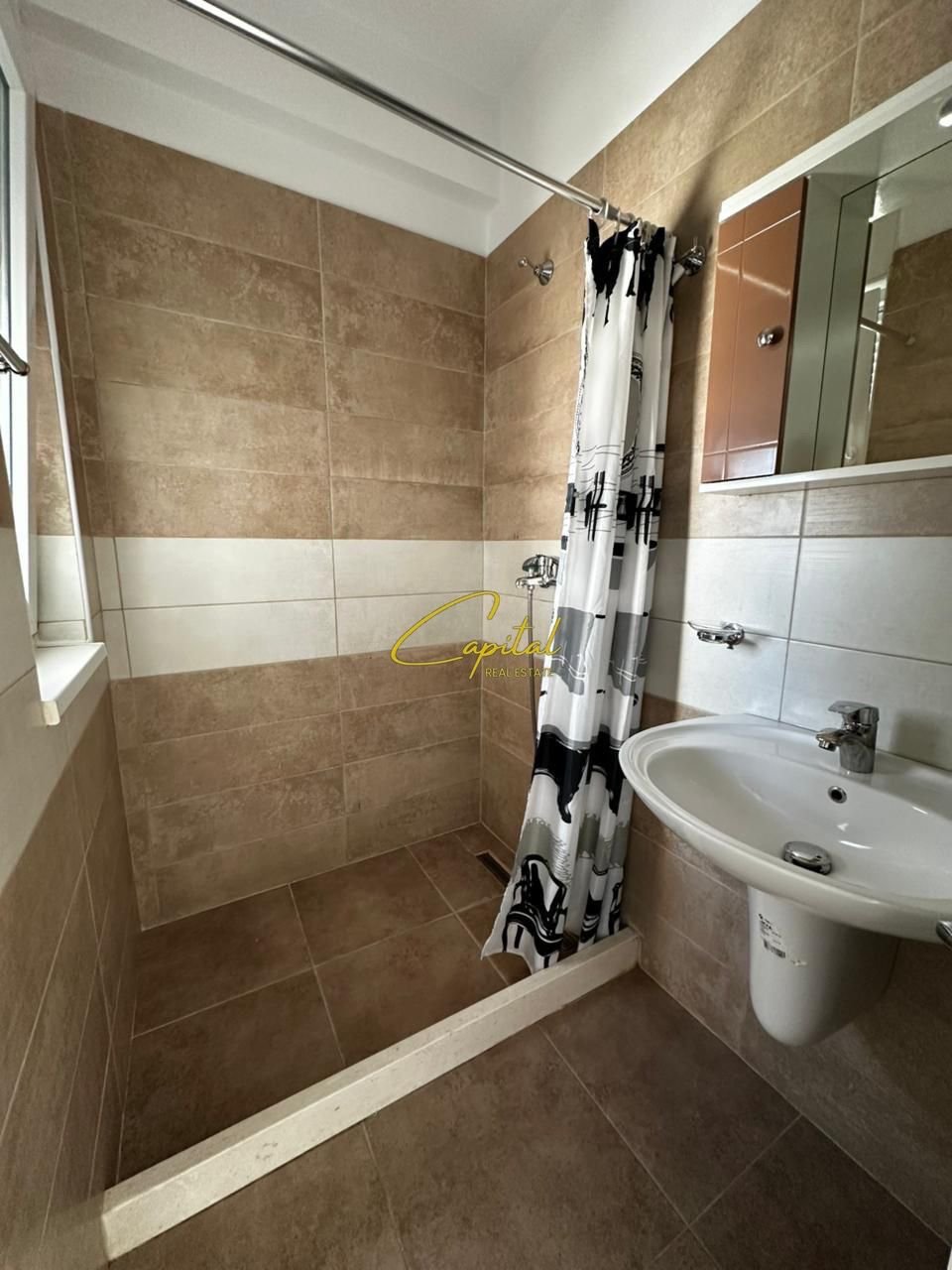 APARTAMENT ME QERA 2+1+2 21 DHJETORI 80.000 LEKE