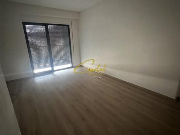 ZYRE ME QERA 116 M2 RRUGA JORDAN MISJA 800 EURO