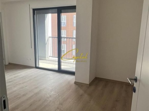 ZYRE ME QERA 116 M2 RRUGA JORDAN MISJA 800 EURO