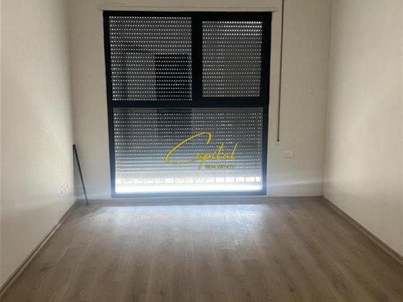 ZYRE ME QERA 116 M2 RRUGA JORDAN MISJA 800 EURO