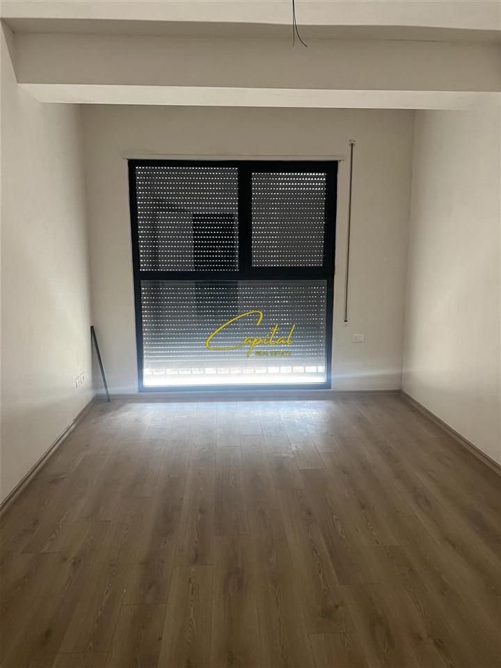 ZYRE ME QERA 116 M2 RRUGA JORDAN MISJA 800 EURO