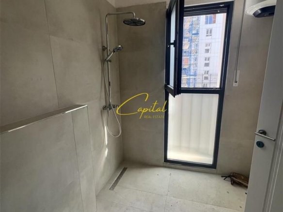 ZYRE ME QERA 116 M2 RRUGA JORDAN MISJA 800 EURO