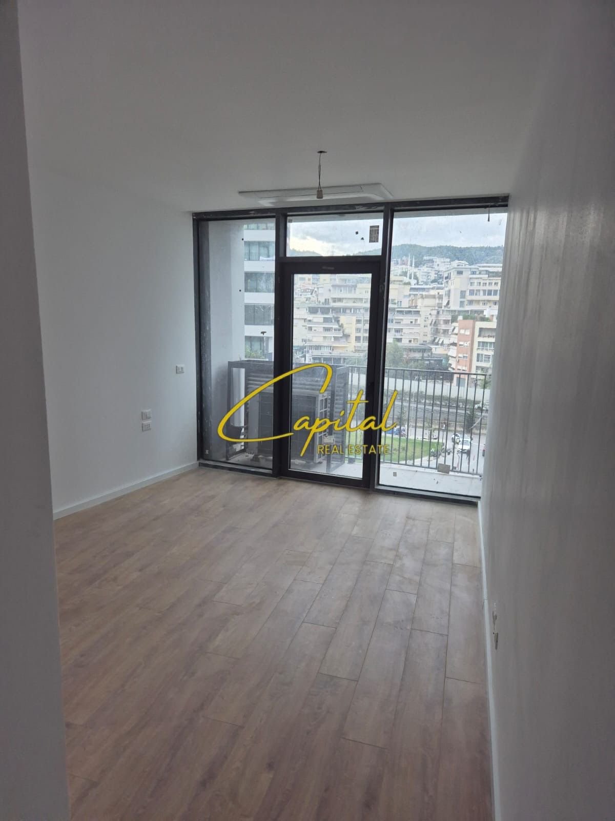 ZYRE ME QERA 105 M2 KOMPLEKSI “LAKE VIEW” 1.700 EURO