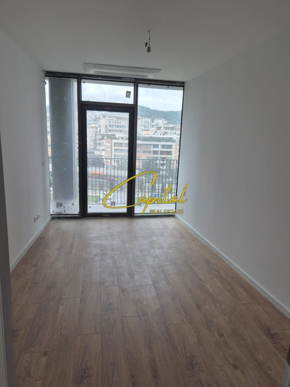 ZYRE ME QERA 105 M2 KOMPLEKSI “LAKE VIEW” 1.700 EURO