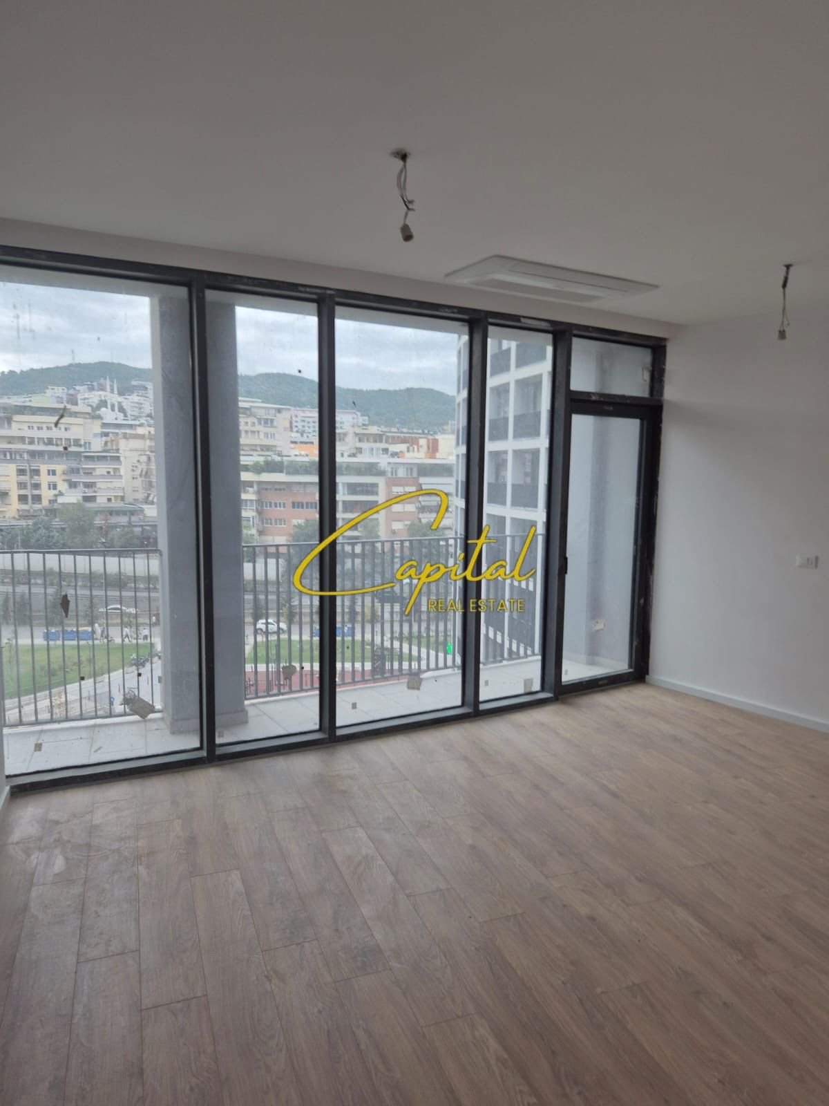 ZYRE ME QERA 105 M2 KOMPLEKSI “LAKE VIEW” 1.700 EURO