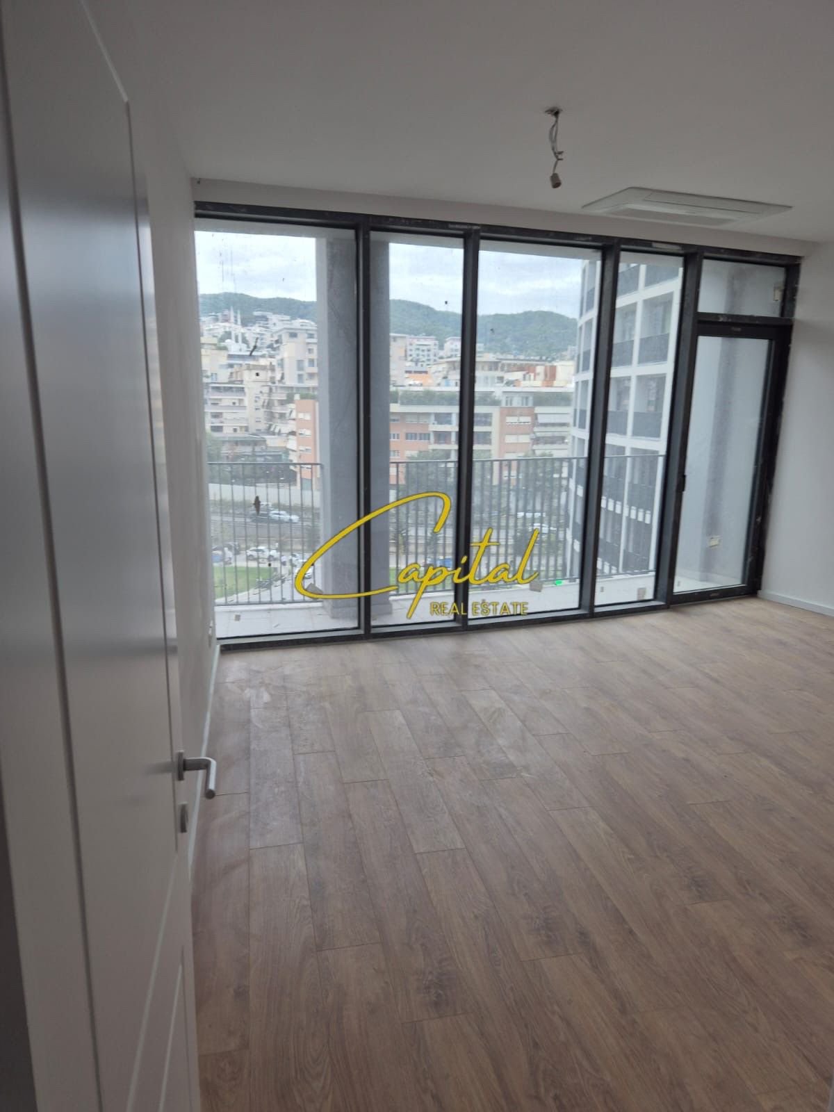 ZYRE ME QERA 105 M2 KOMPLEKSI “LAKE VIEW” 1.700 EURO