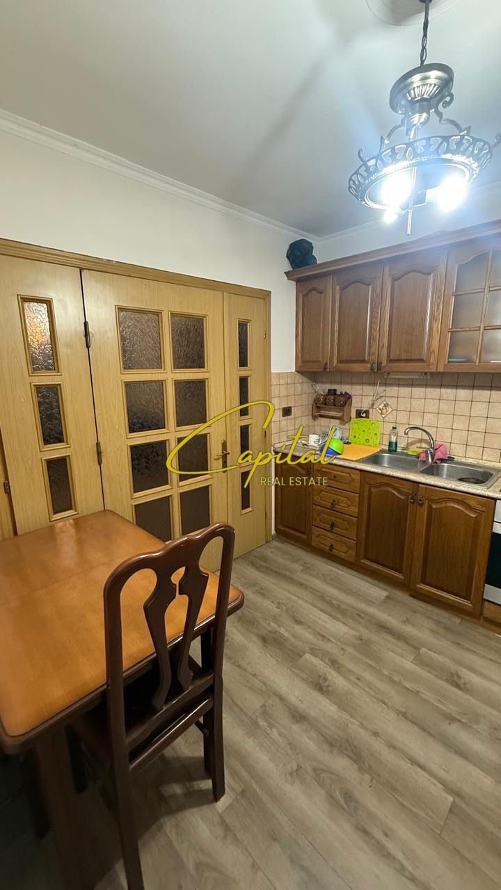 WhatsApp Image 2025-10-14 at 10.52.38 AM APARTAMENT ME QERA 1+1 ISH EKSPOZITA 65.000 LEKE
