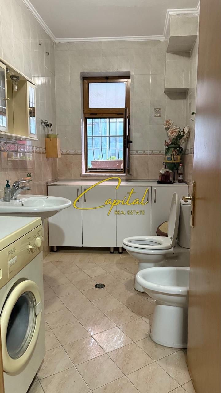 WhatsApp Image 2025-10-14 at 10.52.39 AM APARTAMENT ME QERA 1+1 ISH EKSPOZITA 65.000 LEKE