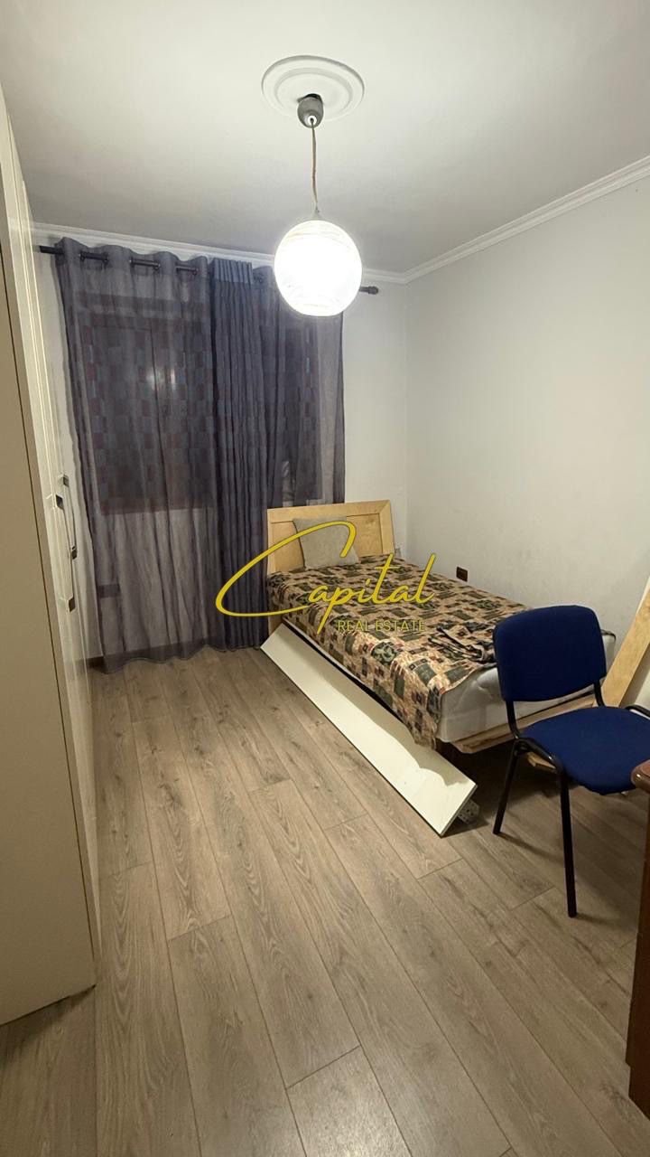 WhatsApp Image 2025-10-14 at 10.52.46 AM APARTAMENT ME QERA 1+1 ISH EKSPOZITA 65.000 LEKE
