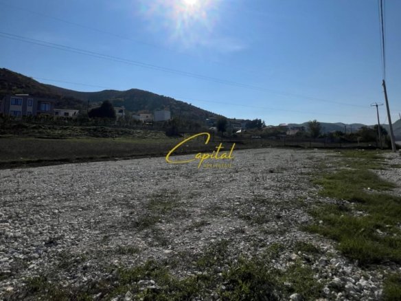 TOKE ME QERA 2.200 M2 PEZE HLMES 100.000 LEKE