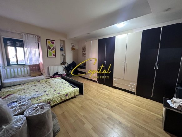 APARTAMENT ME QERA 3+1+2 RRUGA E BARRIKADAVE 1.500 EURO