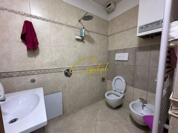 APARTAMENT ME QERA 3+1+2 RRUGA E BARRIKADAVE 1.500 EURO