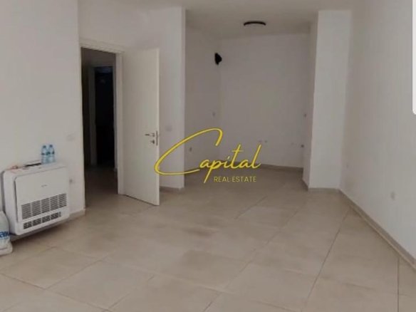 AMBIENT BIZNESI ME QERA 112 M2 RRUGA E BARRIKADAVE 650 EURO