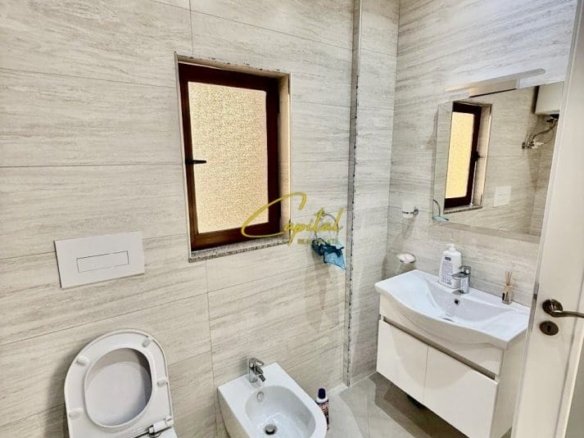 ZYRE ME QERA 150 M2 VILAT GJERMANE 650 EURO