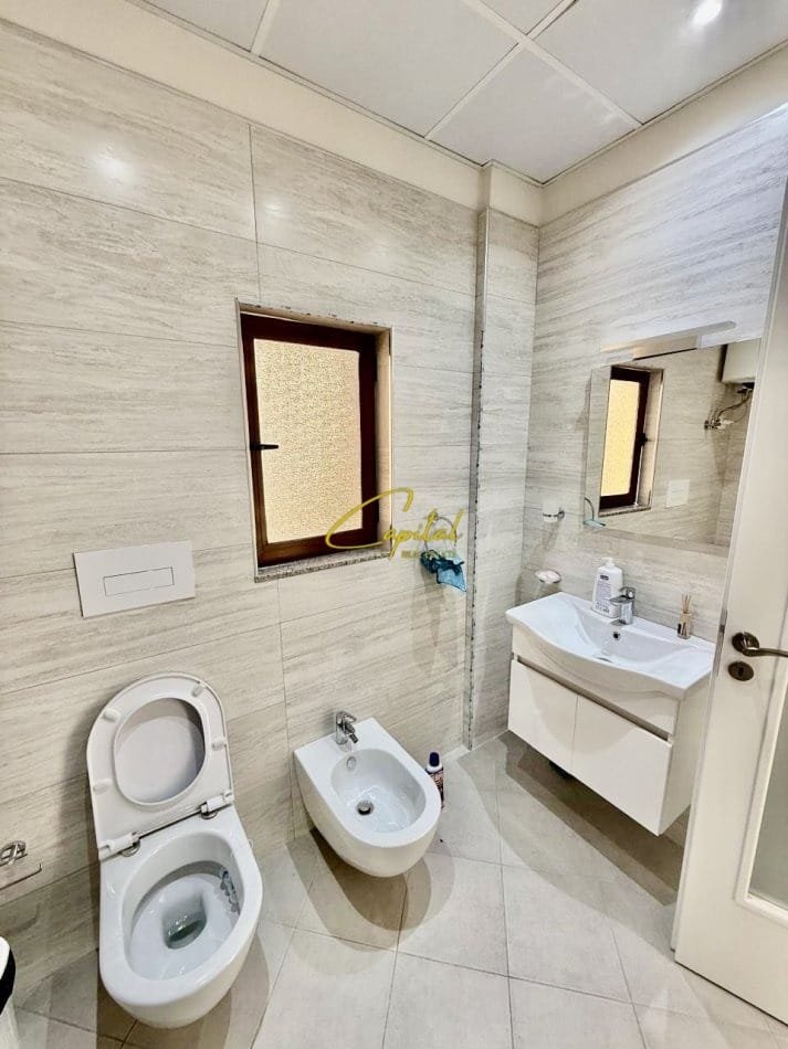 ZYRE ME QERA 150 M2 VILAT GJERMANE 650 EURO