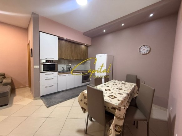 APARTAMENT ME QERA 2+1 ISH STACIONI TRENIT 60.000 LEKE