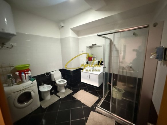 APARTAMENT ME QERA 2+1 ISH STACIONI TRENIT 60.000 LEKE