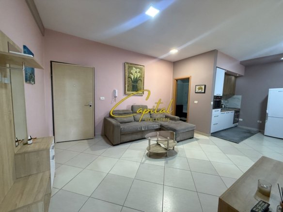 APARTAMENT ME QERA 2+1 ISH STACIONI TRENIT 60.000 LEKE