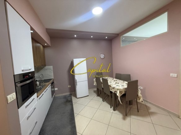 APARTAMENT ME QERA 2+1 ISH STACIONI TRENIT 60.000 LEKE