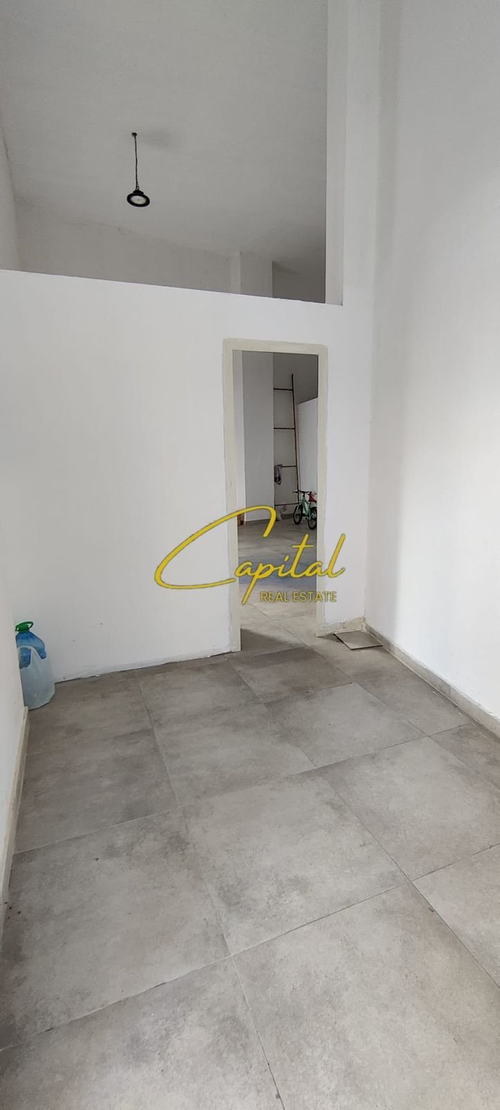 DYQAN ME QERA 55 M2 RRUGA E BARRIKADAVE 60.000 LEKE