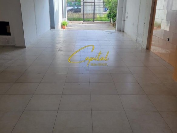 MAGAZINE ME QERA 250 M2 AUTOSTRADA TR-DR 100.000 LEKE