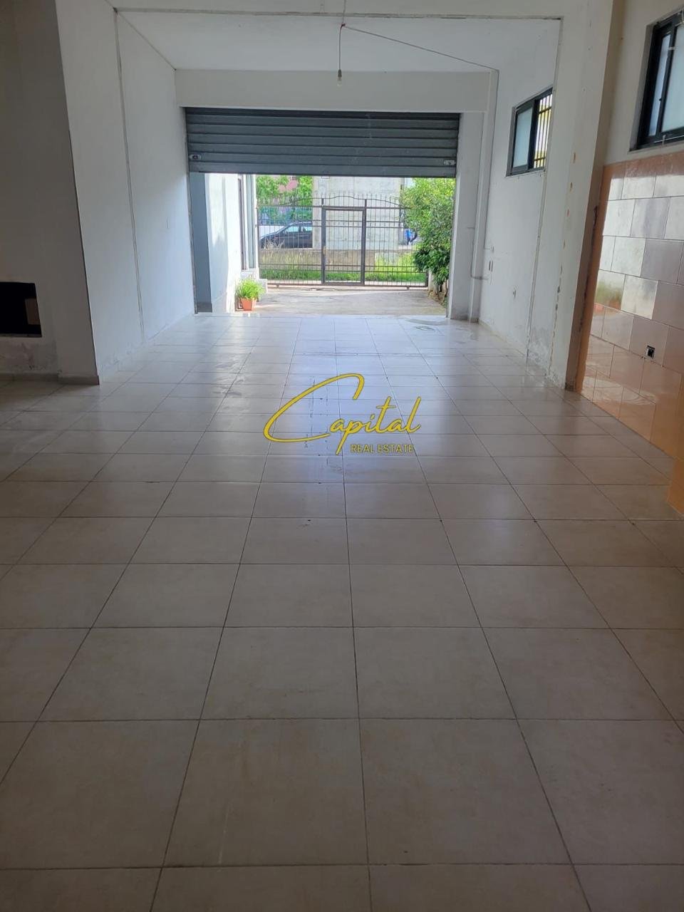 MAGAZINE ME QERA 250 M2 AUTOSTRADA TR-DR 100.000 LEKE