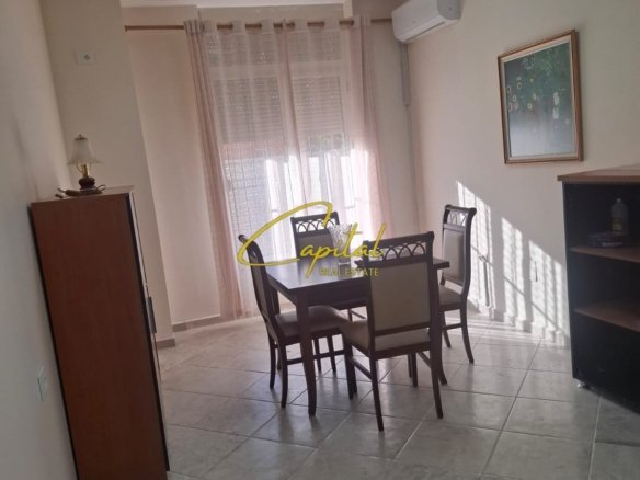 APARTAMENT ME QERA 2+1 21 DHJETORI 750 EURO