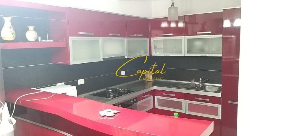 APARTAMENT ME QERA 3+1 RRUGA E DIBRES 800 EURO