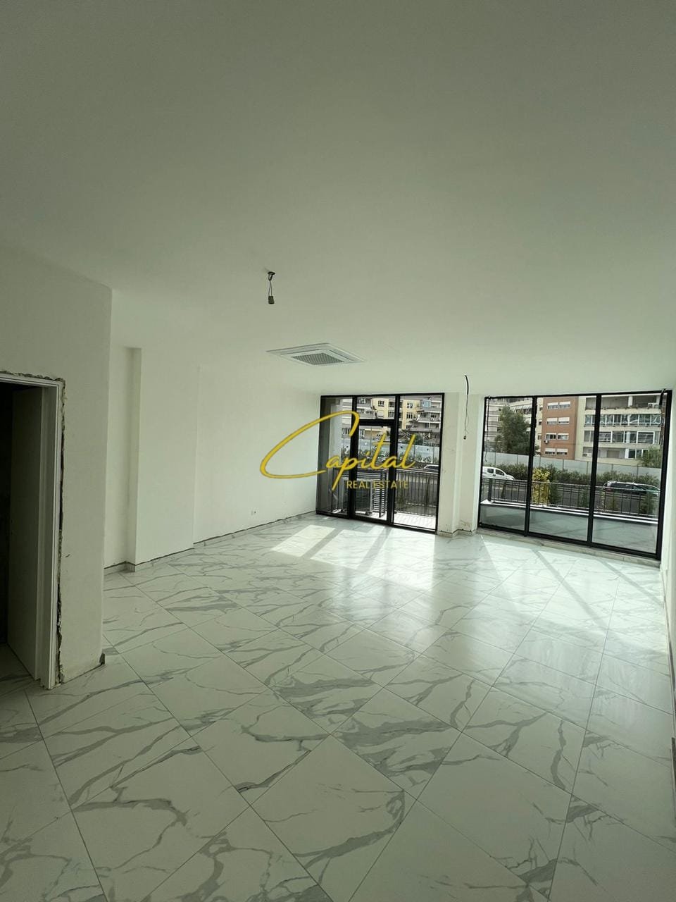ZYRE ME QERA 65 M2 LAKE VIEW 1000 M2 LAKE VIEW 1000 EURO