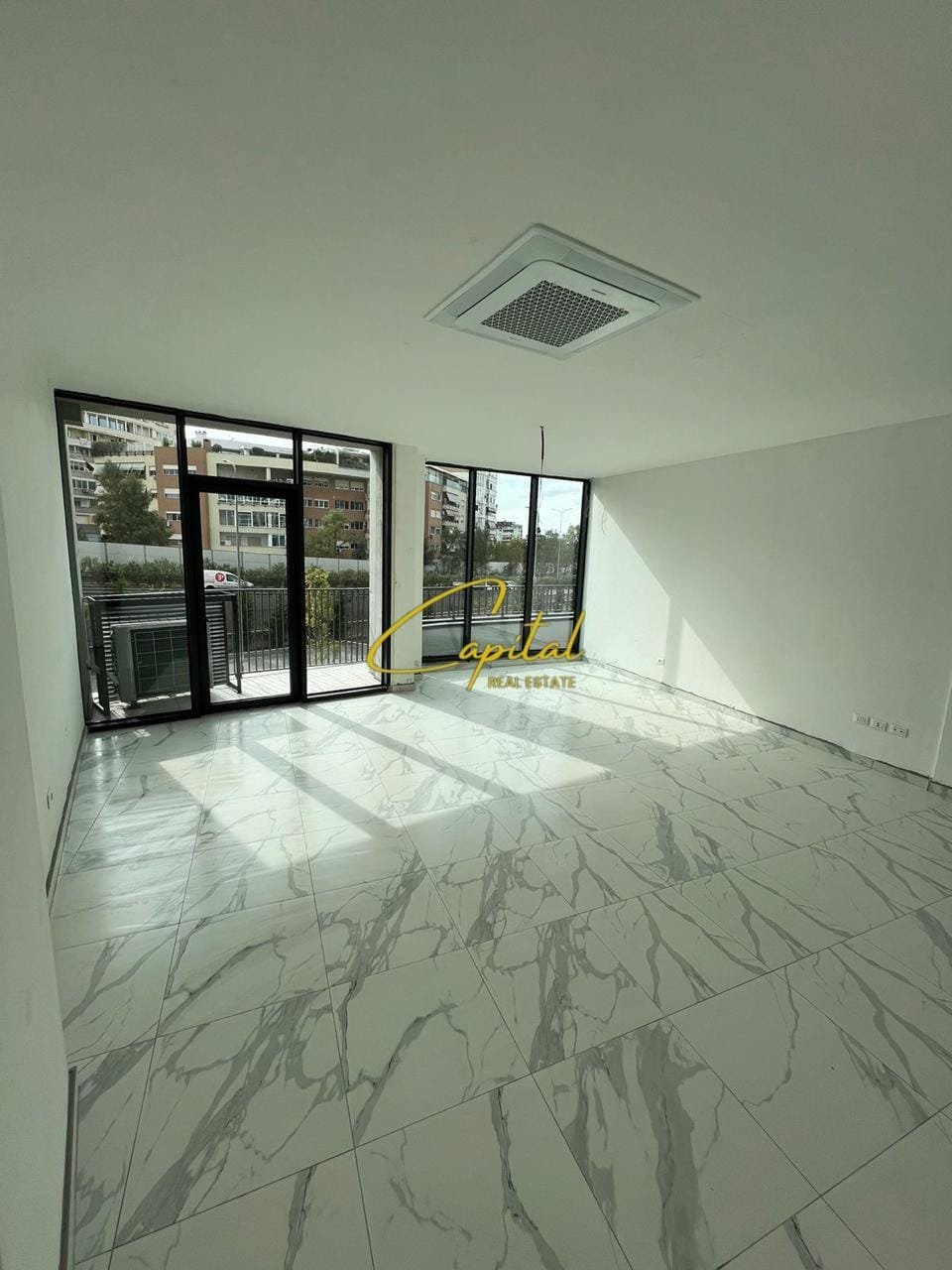 ZYRE ME QERA 65 M2 LAKE VIEW 1000 M2 LAKE VIEW 1000 EURO