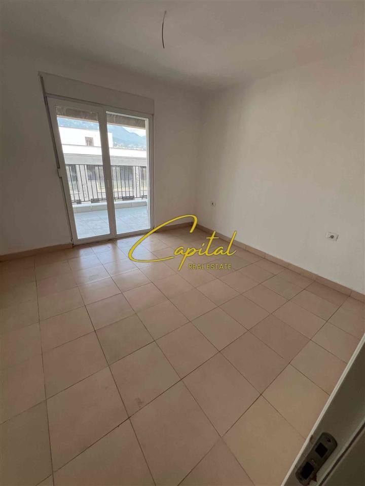WhatsApp Image 2025-10-18 at 12.06.33 PM (1) APARTAMENT ME QERA 1+1 RRUGA 5 MAJI 35.000 LEKE