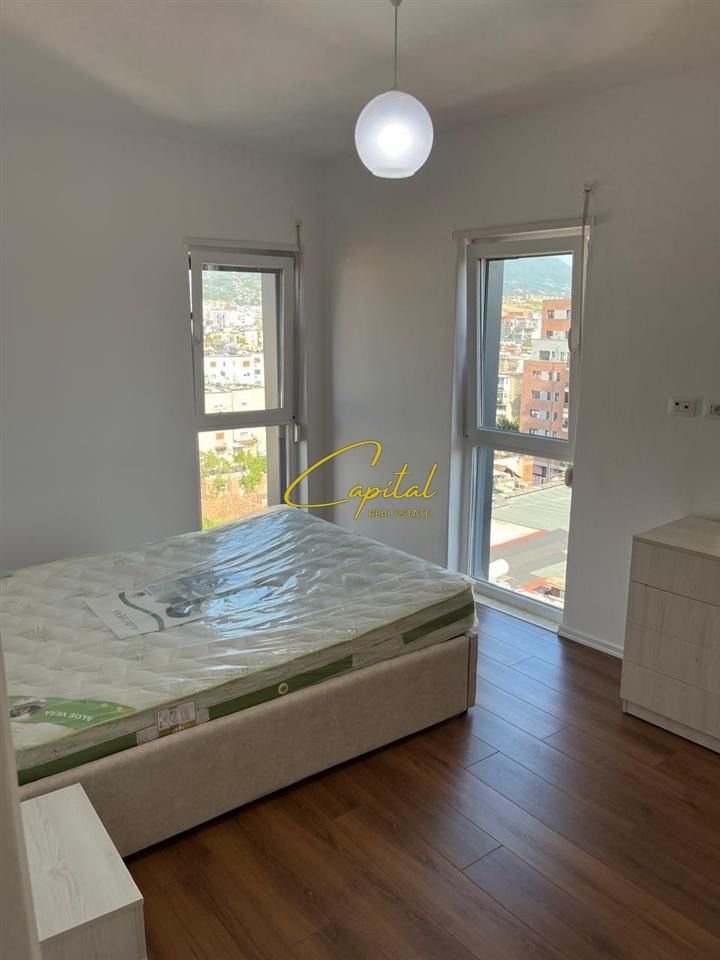 APARTAMENT ME QERA 1+1 PAZARI I RI 60.000 LEKE