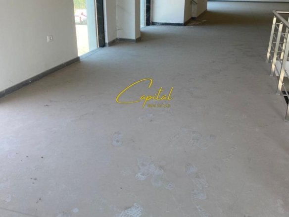 AMBIENT BIZNESI ME QERA 600 M2 PEZE HELMES 1.500 EURO