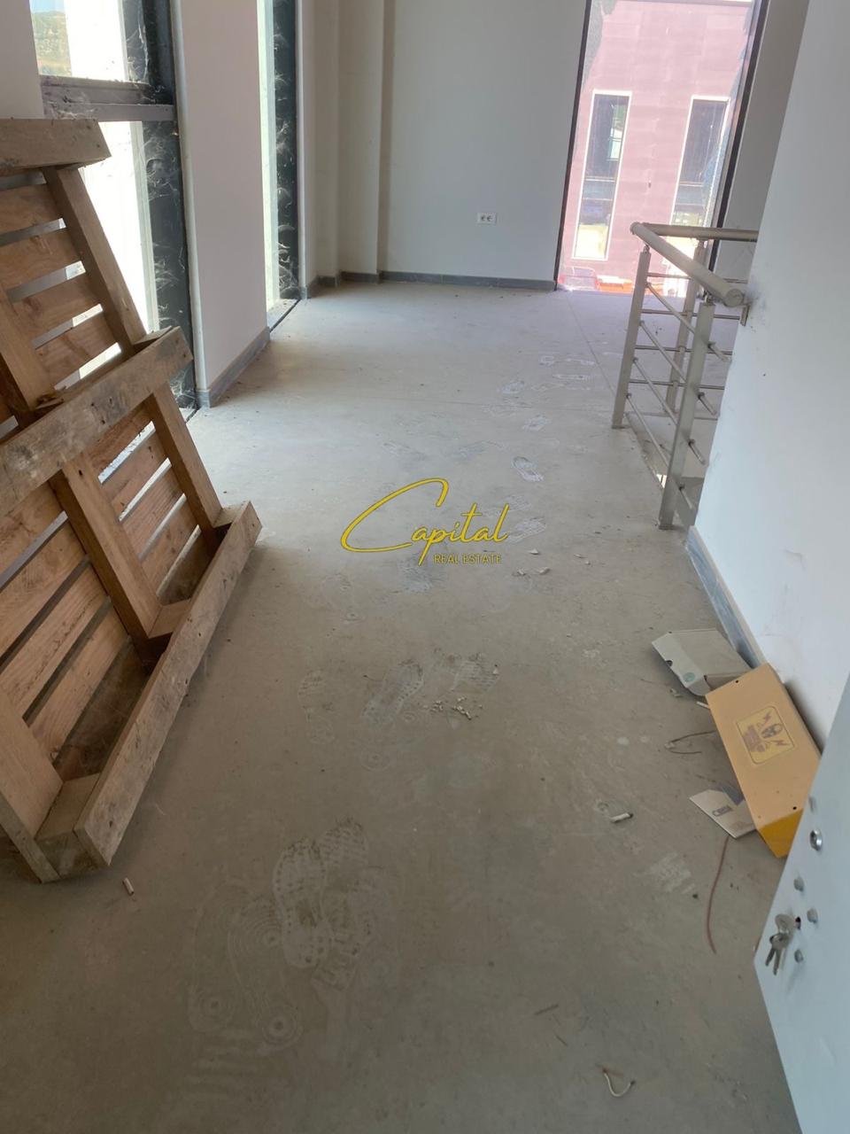 AMBIENT BIZNESI ME QERA 600 M2 PEZE HELMES 1.500 EURO