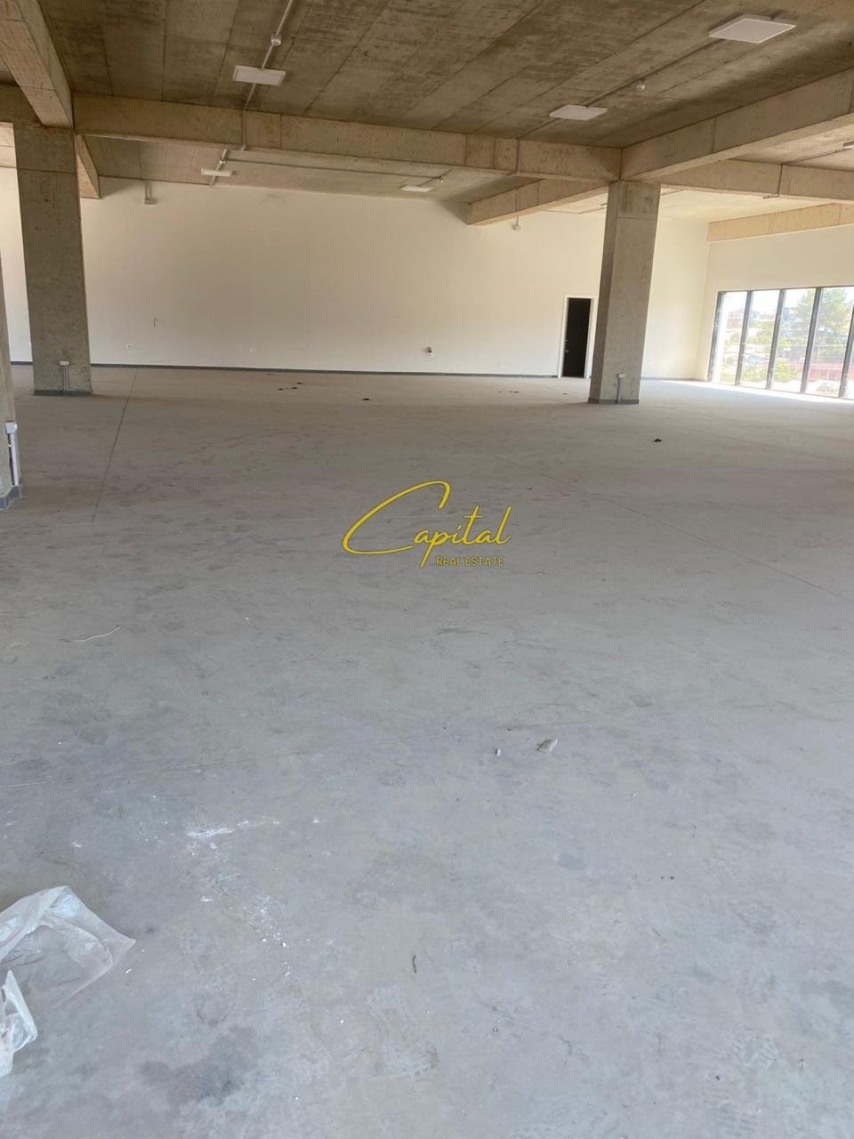 AMBIENT BIZNESI ME QERA 600 M2 PEZE HELMES 1.500 EURO