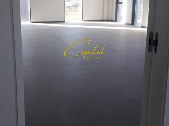 AMBIENT BIZNESI ME QERA 950 M2 PEZE HELMES 2000 EURO