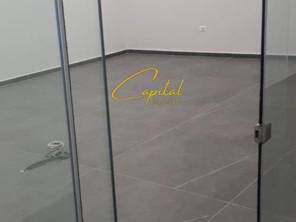 AMBIENT BIZNESI ME QERA 950 M2 PEZE HELMES 2000 EURO