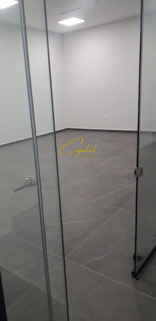 AMBIENT BIZNESI ME QERA 950 M2 PEZE HELMES 2000 EURO