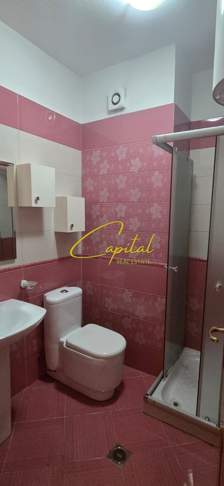 APARTAMENT ME QERA 3+1+2 RRUGA FROSINA PLAKU 700 EURO
