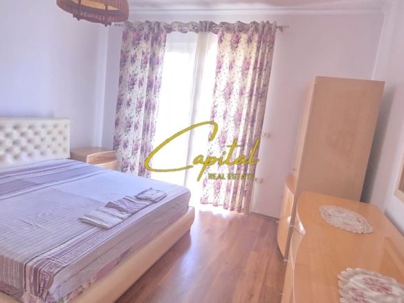 APARTAMENT ME QERA 3+1+2 RRUGA FROSINA PLAKU 700 EURO
