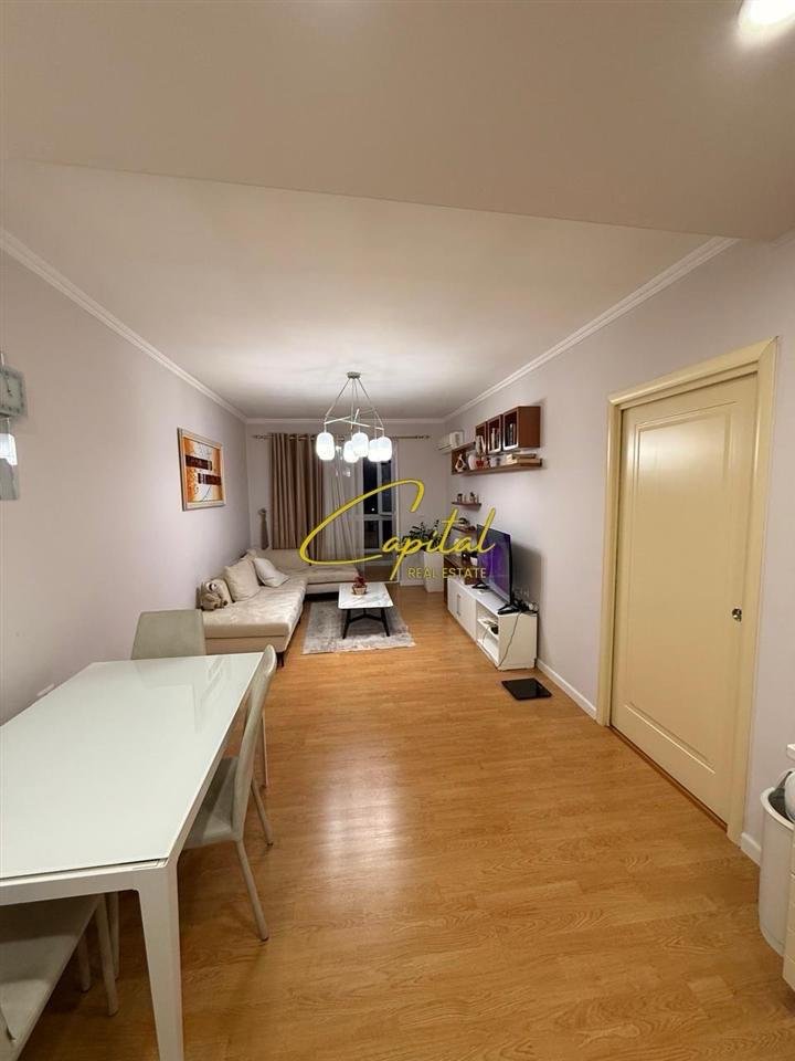SHITET APARTAMENT 2+1 ISH STACIONI TRENIT 400.000 EURO