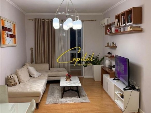 SHITET APARTAMENT 2+1 ISH STACIONI TRENIT 400.000 EURO